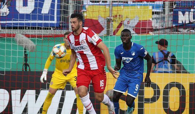 美因茨队首战胜利，士气高涨的简单介绍