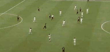  穆古鲁扎迎来五赛季高光表现，拜仁球迷沸腾！