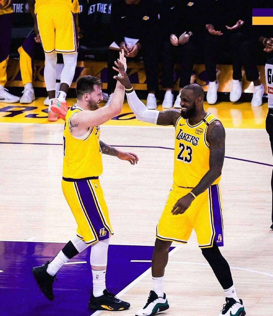 东契奇迎来七赛季高光表现，湖人球迷沸腾！的简单介绍